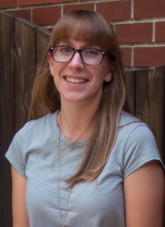 HollieRandall_Headshot 2.jpg